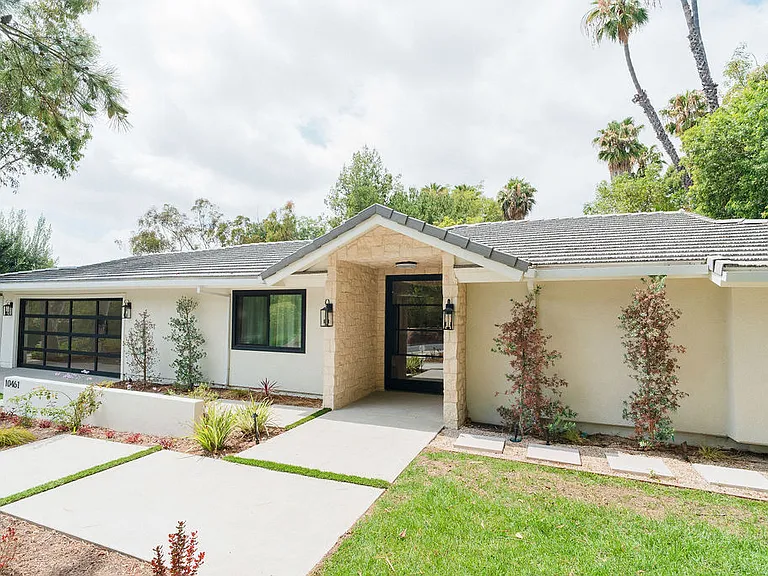 10461 Shadyridge Dr — Photo 16