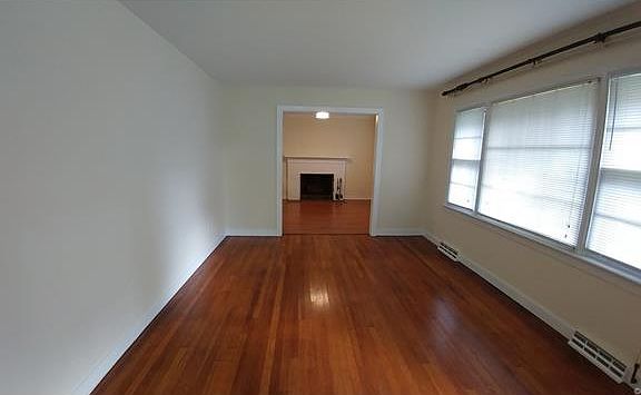 3rd image of 7606 Hawthorne Ave