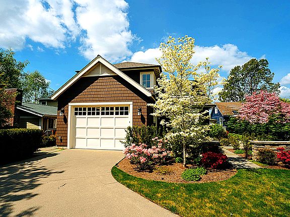 4th image of 207 E Lake Sammamish Shore Ln NE