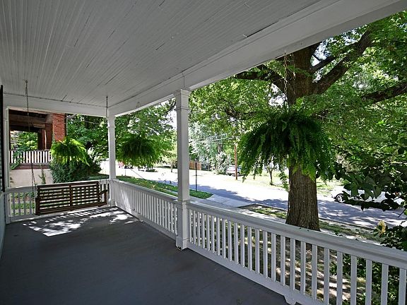 5th image of 1623 Larch Ave
