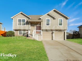 408 NE 192nd Ter, Smithville, MO 64089