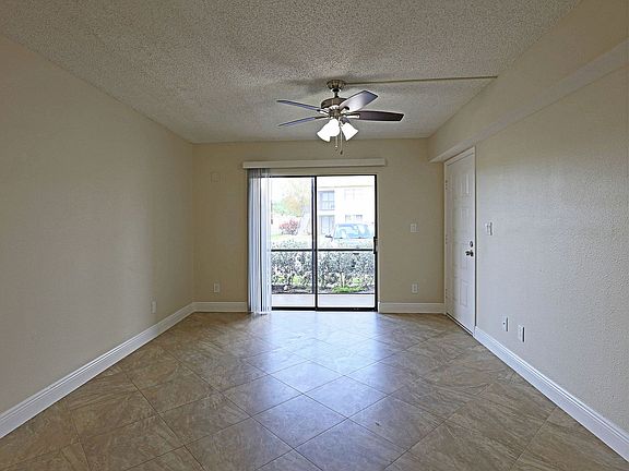 4th image of 5329 Summerlin Rd