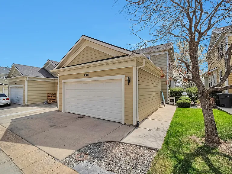 4911 W Calton Ln — Photo 2
