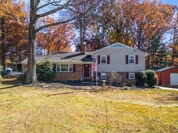 308 Oakland Cir, Lynchburg, VA 24502