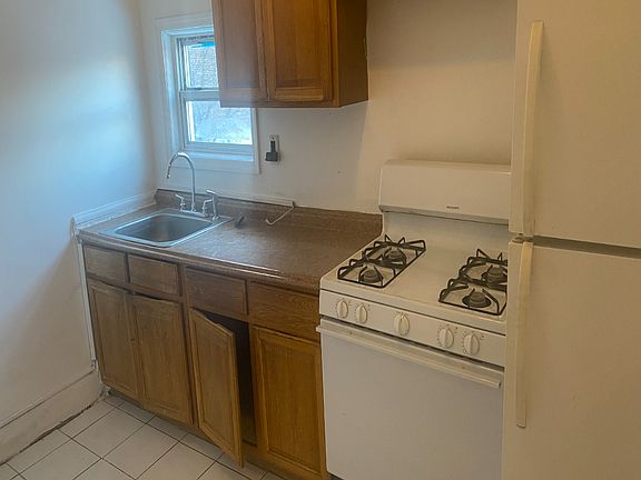 4th image of 121 Highland Ave Floor 2