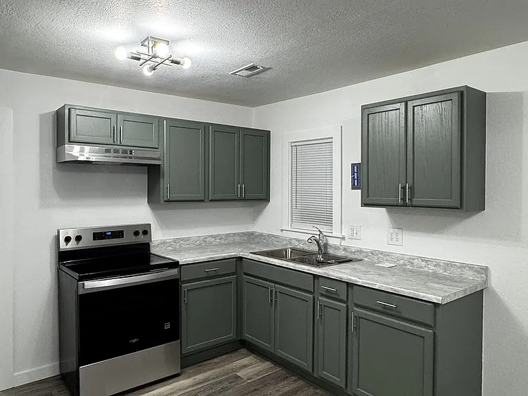308 E Greeley St — Photo 1