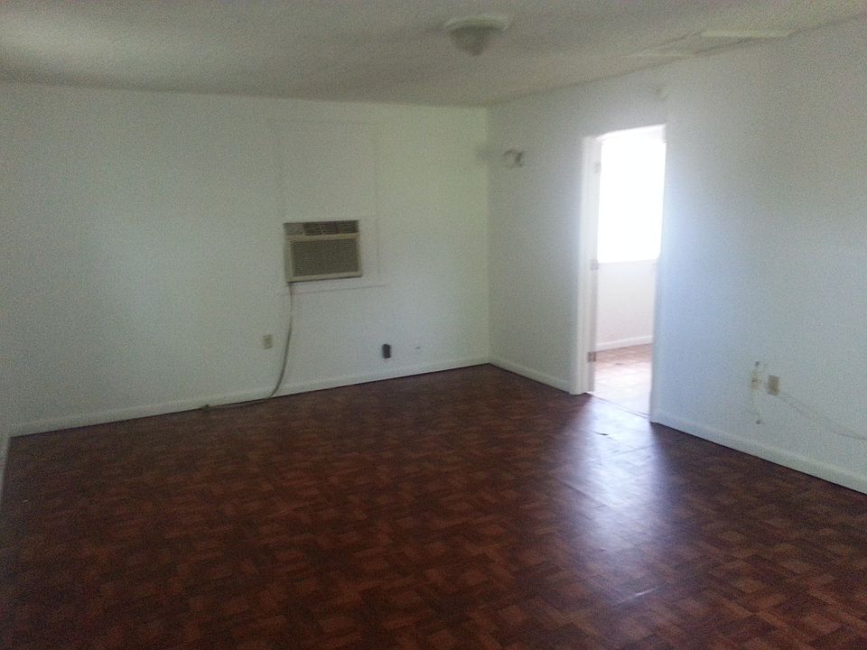 2nd image of 1318 SW 6th St Uppr #