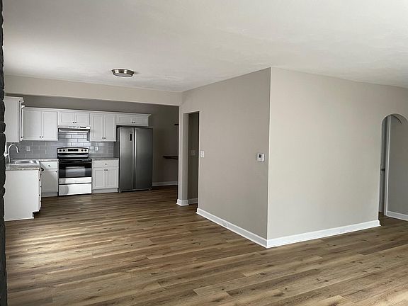 3rd image of 1066 Northview Dr