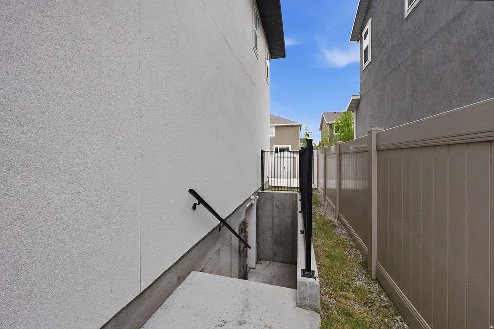 Building Photo - 86 E Rose Way #B