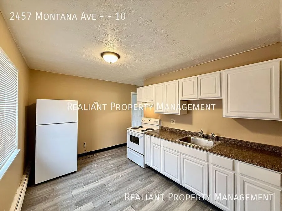 Building Photo - 2457 Montana Ave #10