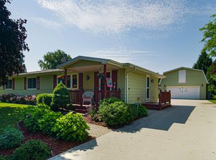 1419 Marshall Ave, Cleveland, WI 53015