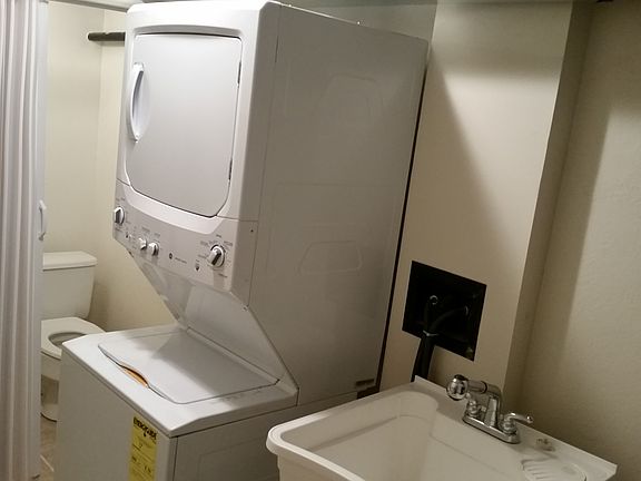 Washer/Dryer Included!