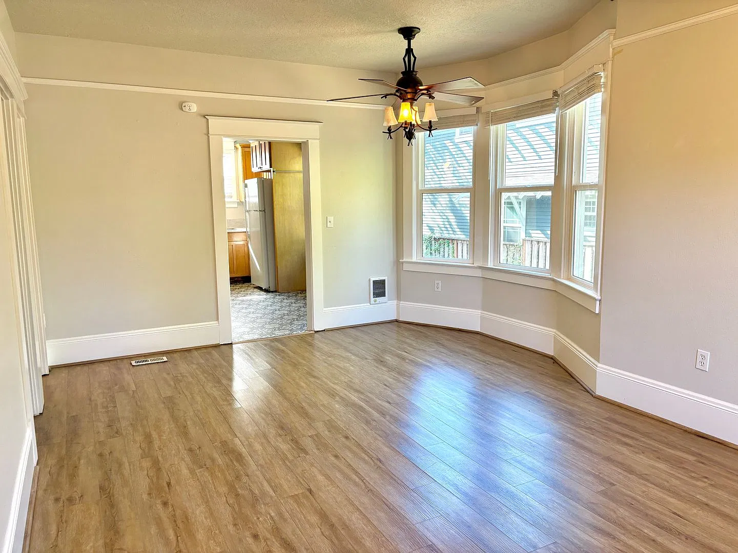 Reed Neighborhood Beautifully Renovated 3-Level Home with Huge Attic Bedroom, Fenced Backyard — Photo 2