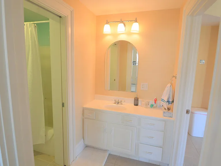 398 Wolcott Ave #4 — Photo 9