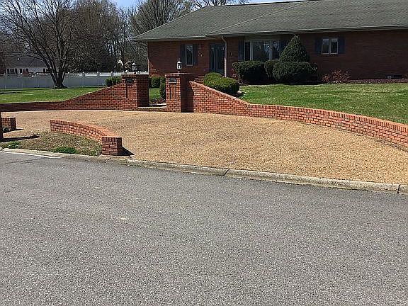 4th image of 2212 Woodgate Dr