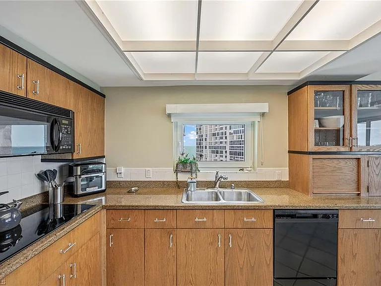 4031 Gulf Shore Blvd N #10C — Photo 22