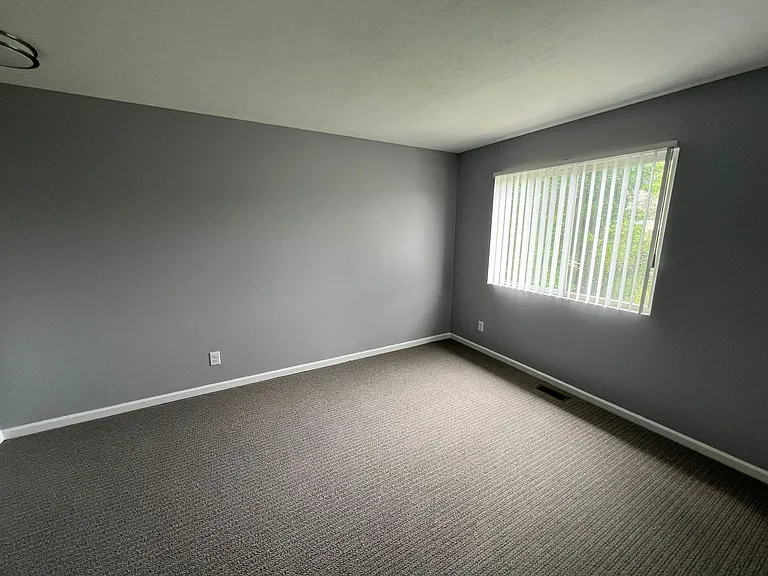 2906-2948 Feiger Ln — Photo 10