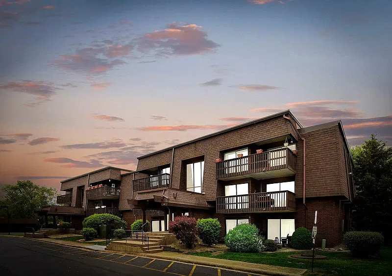 1 bed, 1.0 bath, 828 sqft, $1,160 — Photo 1