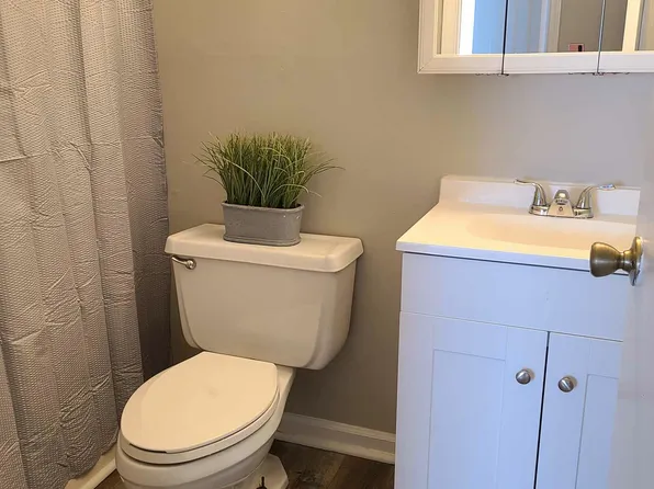 Oak Tree Farms, 2101 Pin Oak Dr #2116A, Hopkinsville, KY 42240