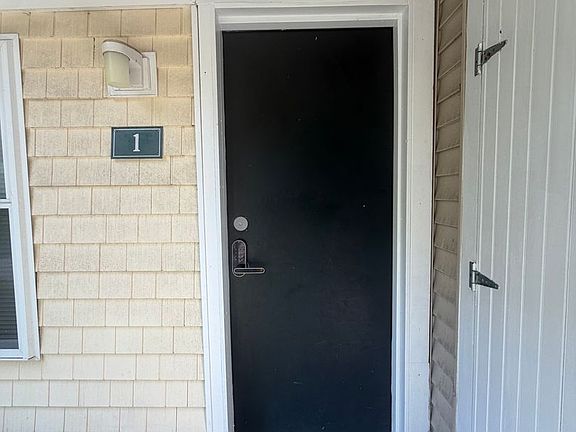 2nd image of 140 Madbury Rd #1