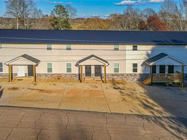 450 Camp Creek Cir, Cornelia, GA 30531