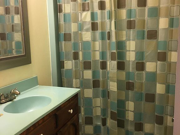 5th image of 208 Marion Dr