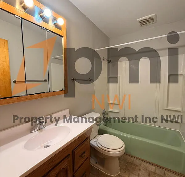2591 Parkview St #1 — Photo 10