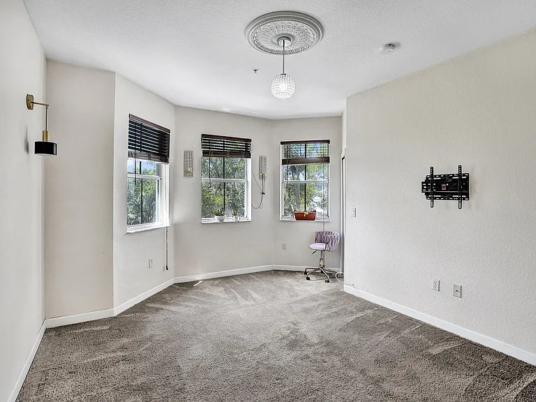 3911 Shoma Dr — Photo 16