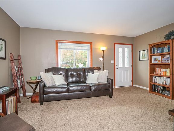 5th image of 8538 Wexford Ave