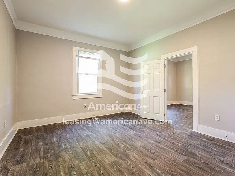 1643599_007_main_bedroom_8.jpg