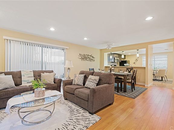 5th image of 296 N Mar Vista Ave