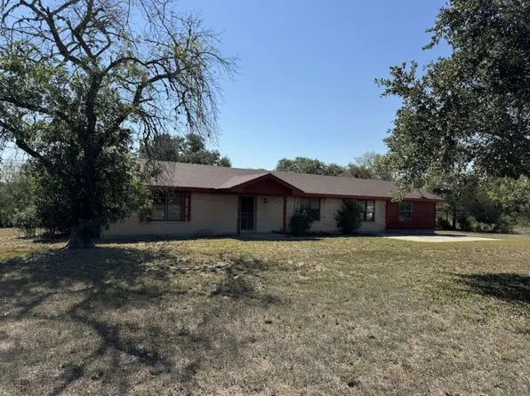 5996 Yucca Trl, Beeville, TX 78102
