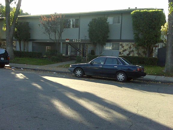 2nd image of 4613 Canoga St #I