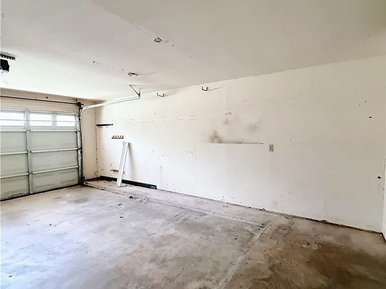 2706 Red Hill Dr — Photo 35