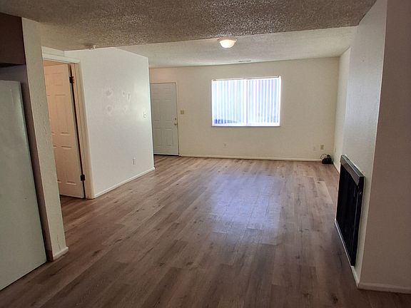 2nd image of 572 Dawn Ct APT 1