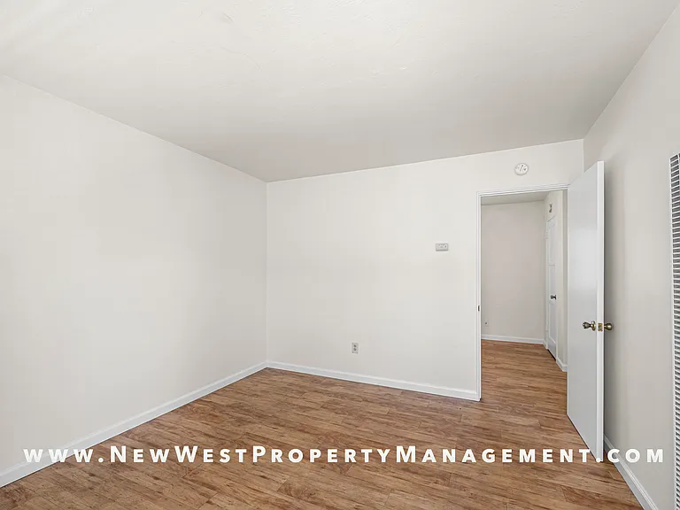 547 22nd St — Photo 9