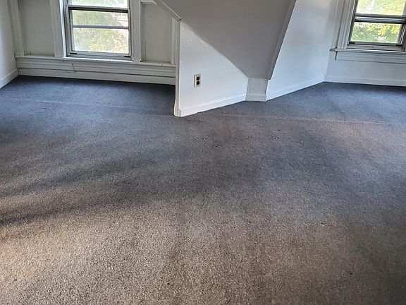 3rd image of 98 Beekman Ave Floor 2