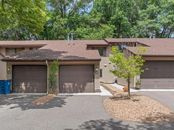 112 South Dr #D, Circle Pines, MN 55014