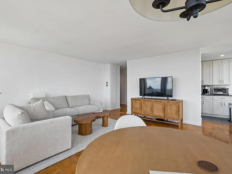 220 Locust St #28DS — Photo 2