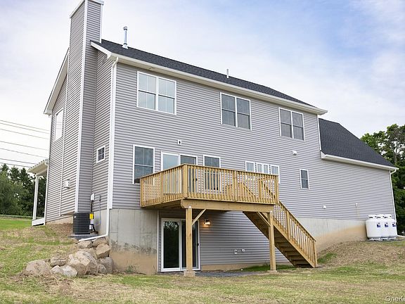 4th image of 750 Ridgebury Road