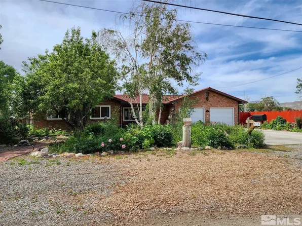 15 Fairway Dr, Yerington, NV 89447