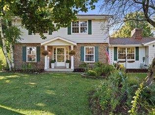 741 Cresthill Ct, Cedarburg, WI 53012