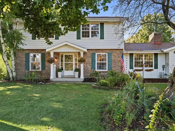 741 Cresthill COURT, Cedarburg, WI 53012