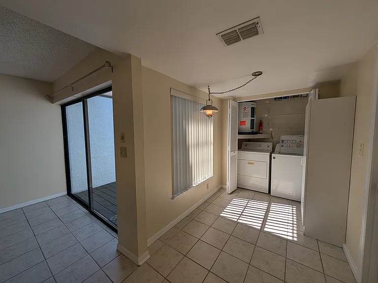 7705 Rockville Ct — Photo 11