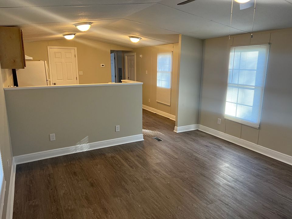 2nd image of 655 Gladstone Rd