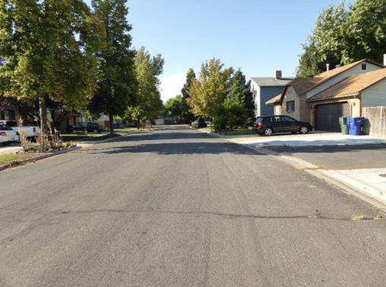 2nd image of 875 Sunflower Dr