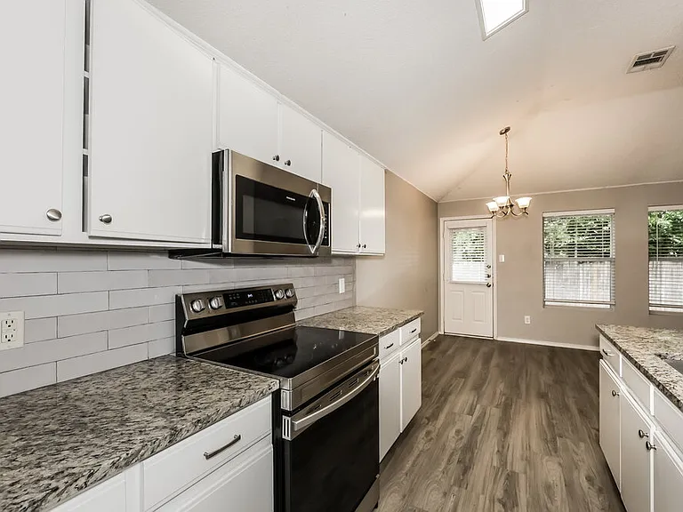 706 Langford Dr — Photo 8