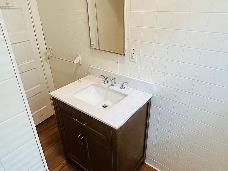 74 Carrington Ave #1 — Photo 9