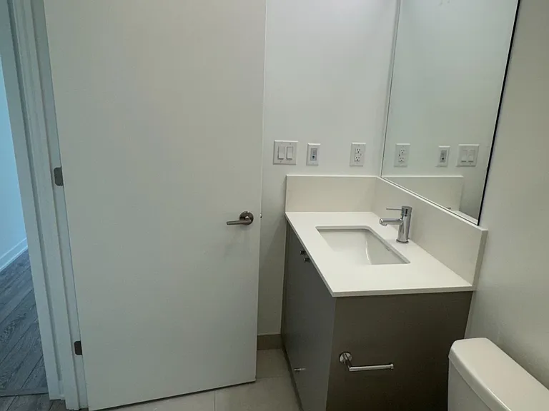 10 Oak St #1907 — Photo 24