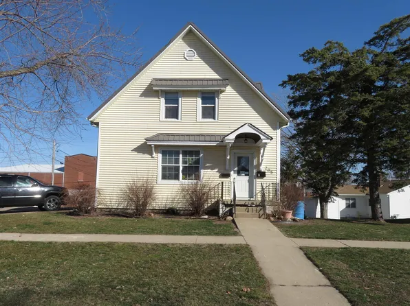 205 E Carleton St, Toledo, IA 52342